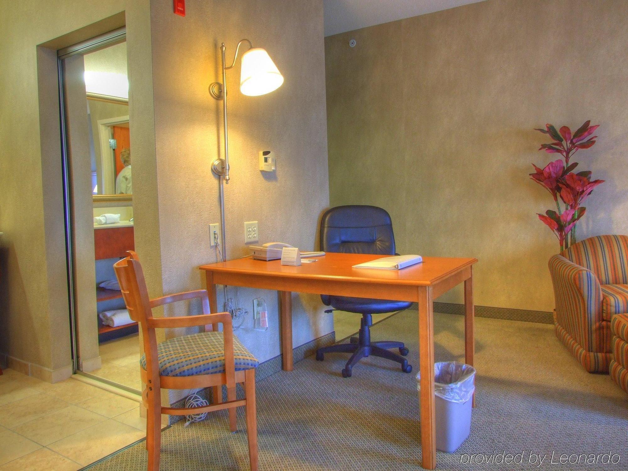 Hampton Inn Commerce/Novi Habitación foto